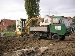nakládání materiálu na Multicar